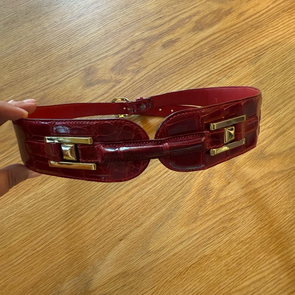 Oscar de la Renta Vintage Red Alligator Leather Belt with gold detailing